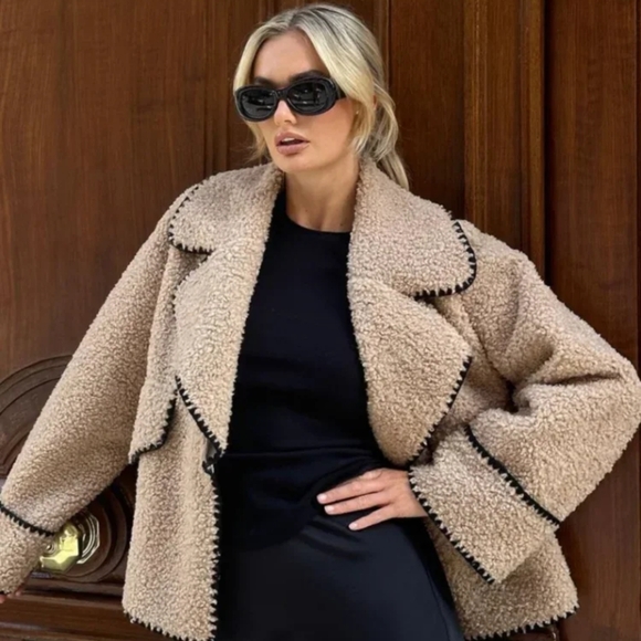 Women Contrasting One Button Coat - Picture 2 of 5